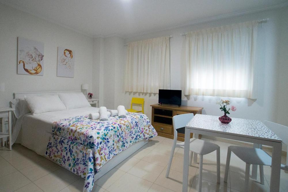 Apartamentos Amat - Only Adult - Playa El Bajondillo Torremolinos Exterior photo