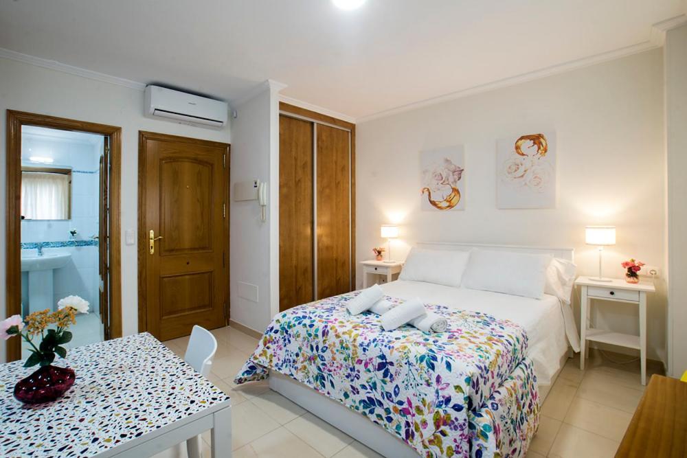 Apartamentos Amat - Only Adult - Playa El Bajondillo Torremolinos Exterior photo