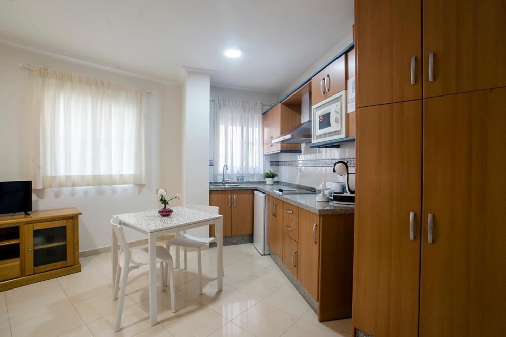 Apartamentos Amat - Only Adult - Playa El Bajondillo Torremolinos Exterior photo