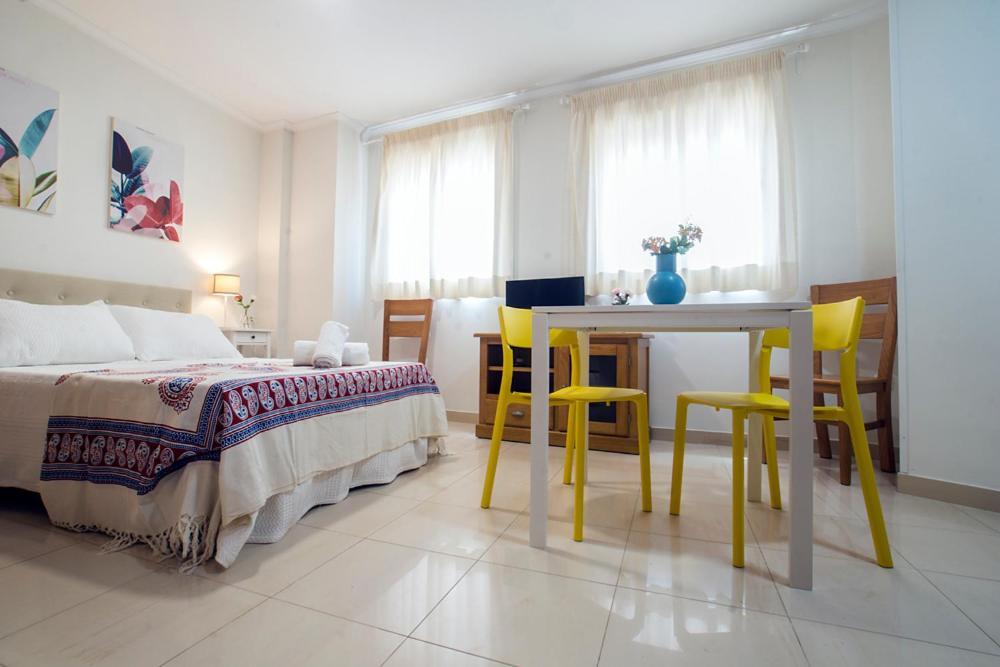 Apartamentos Amat - Only Adult - Playa El Bajondillo Torremolinos Exterior photo